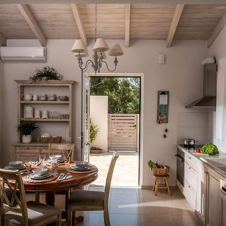 Filothei Beach House With Pool Kalamaki  Exterior foto